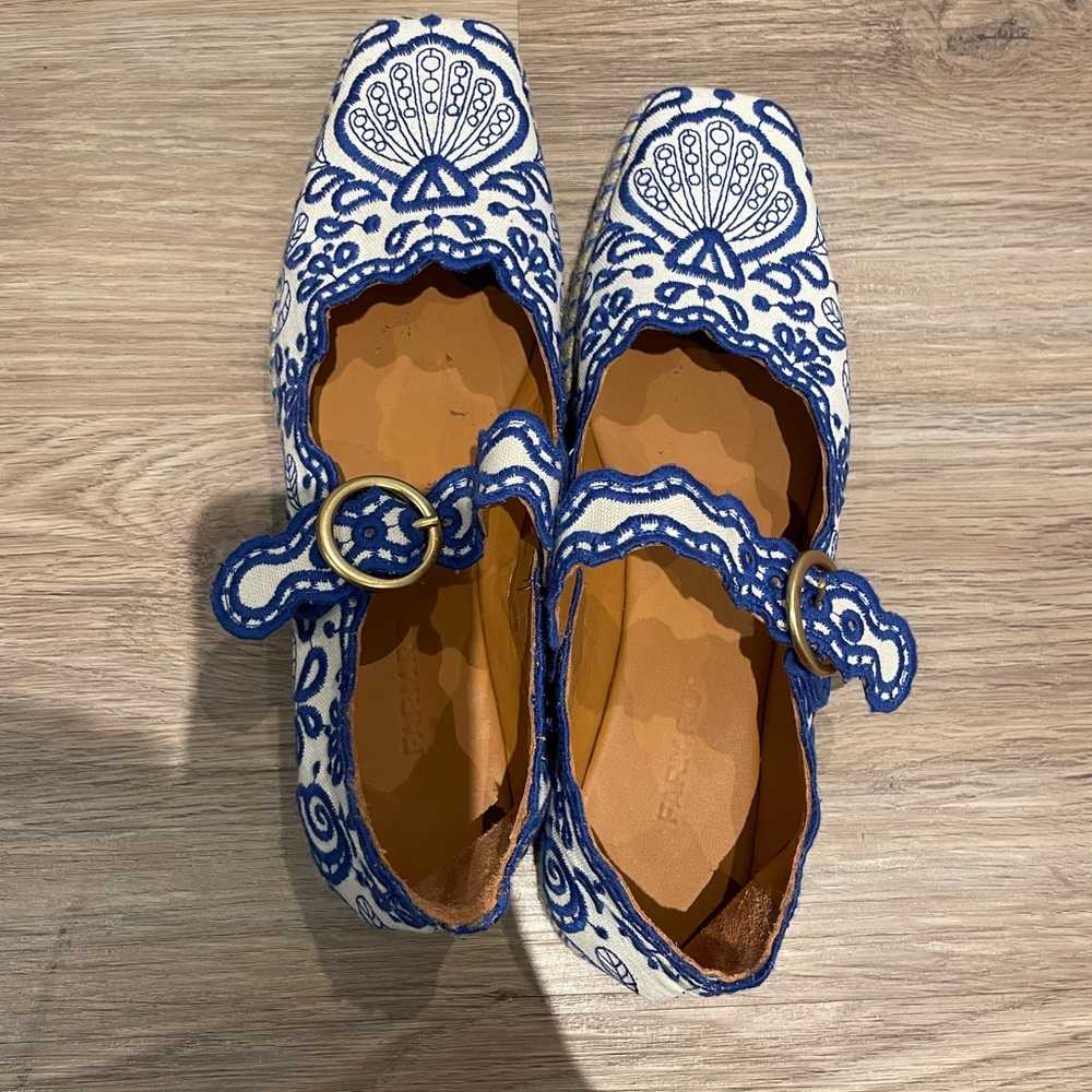Embroidered Women's Shoes - Blue and White - Picture 6 of 6